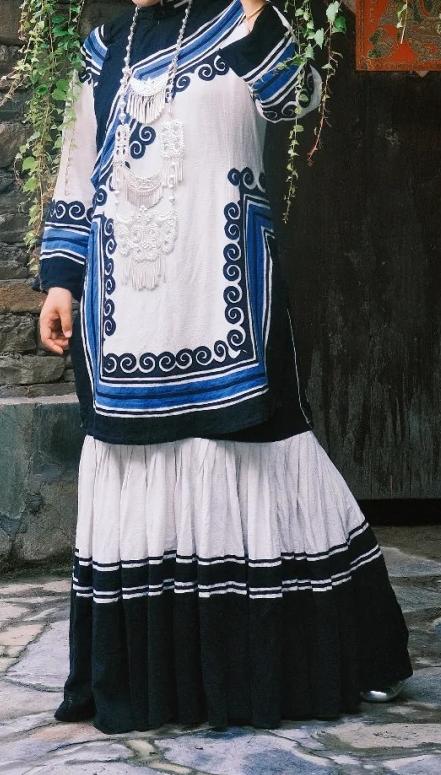 大鸡巴操美女逼逼后又操美女屁眼后至美女瘫软
